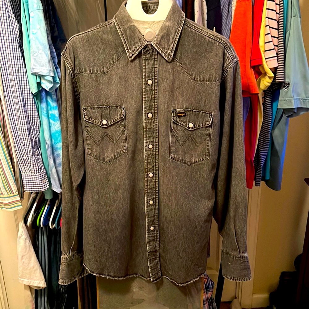 VINTAGE WRANGLER GRAY JEAN DENIM BUTTON DOWN 🤠
